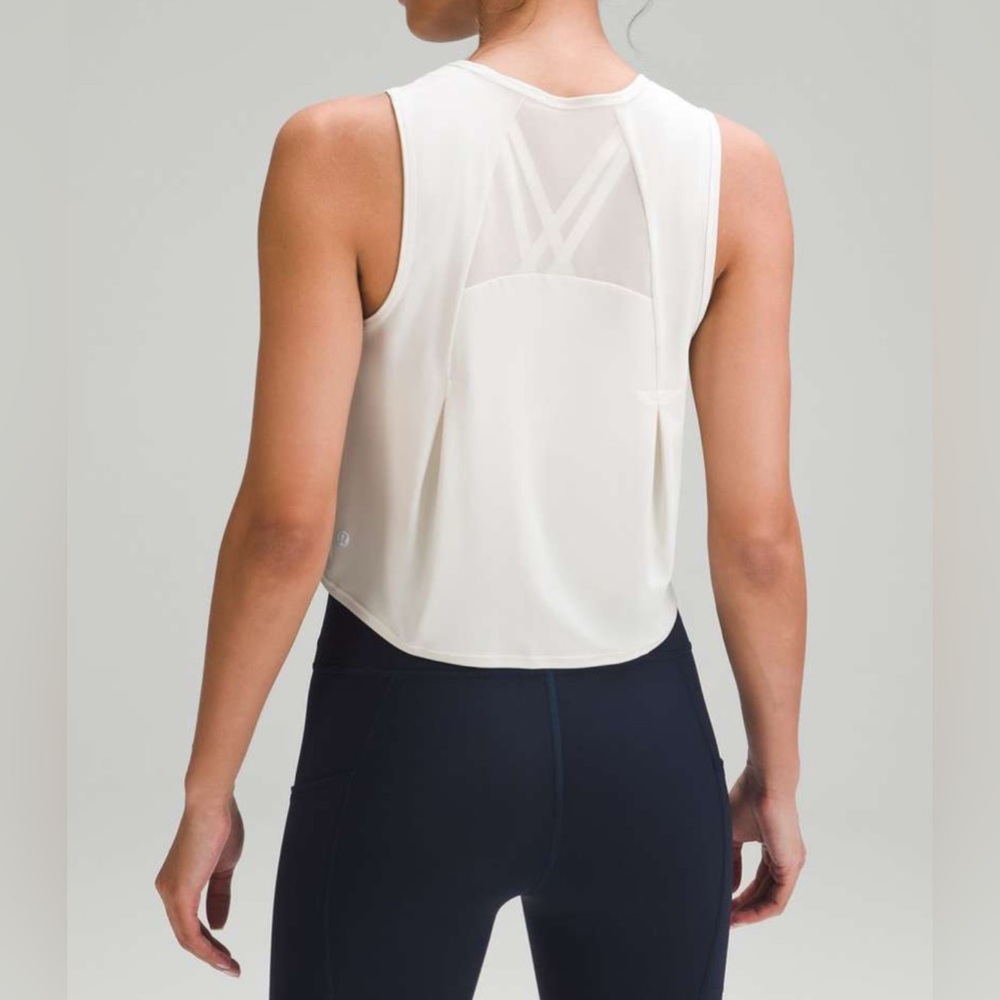 Lululemon Sculpt Cropped Tank Top
Bone size 18